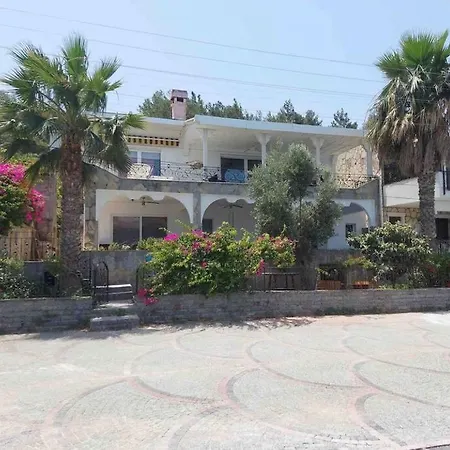 ホテル Bodrum'da Oezel Iskeleli 4+1 Yali Dairesi ボドルム